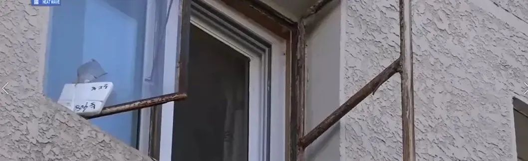 DƬ